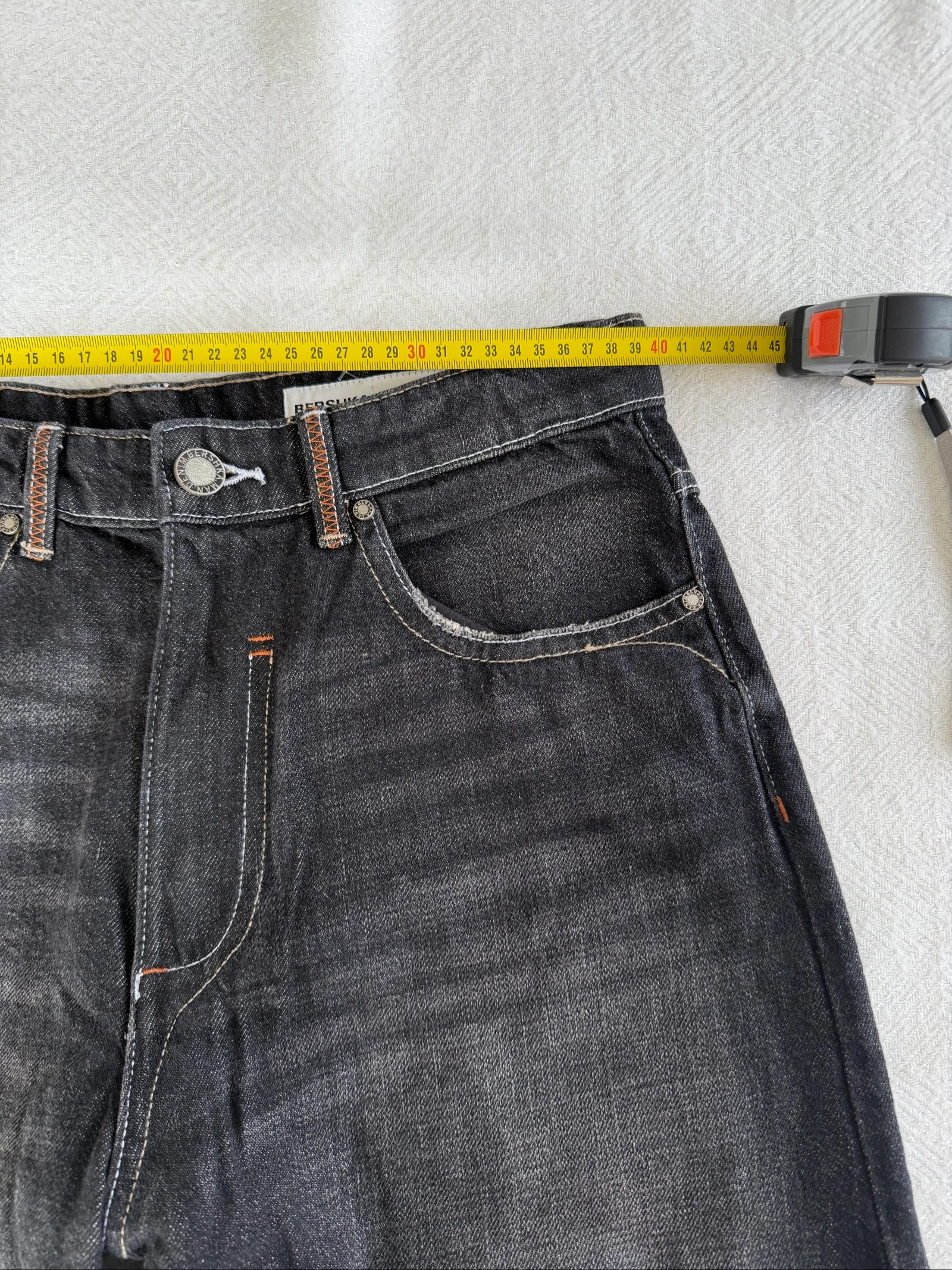 Jeans evasé cinza escuro - preto bordado nos bolsos - Bershka tamanho 38 – photo 4